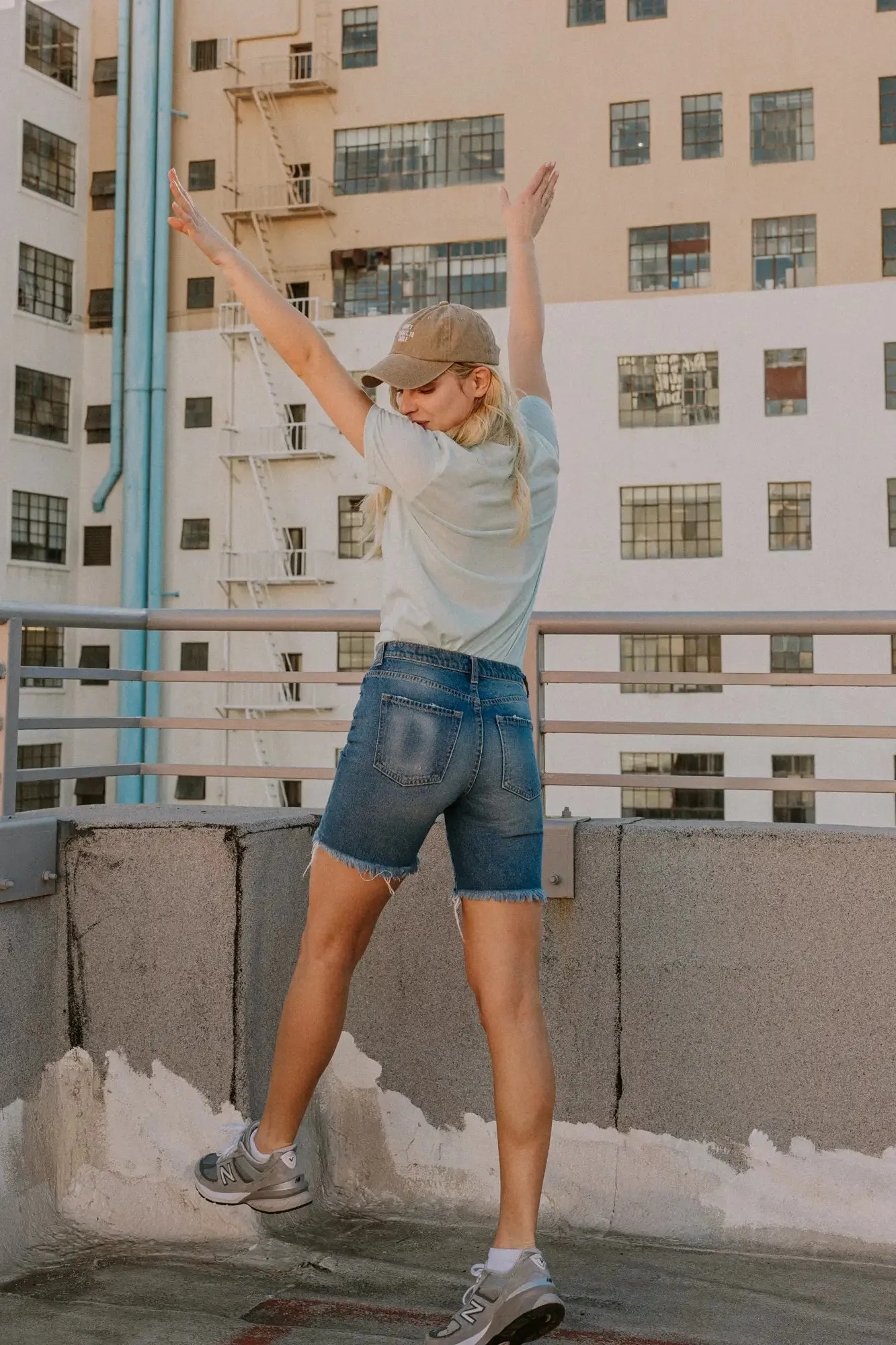 HIGH RISE RAW HEM DISTRESSED BERMUDA DENIM SHORTS