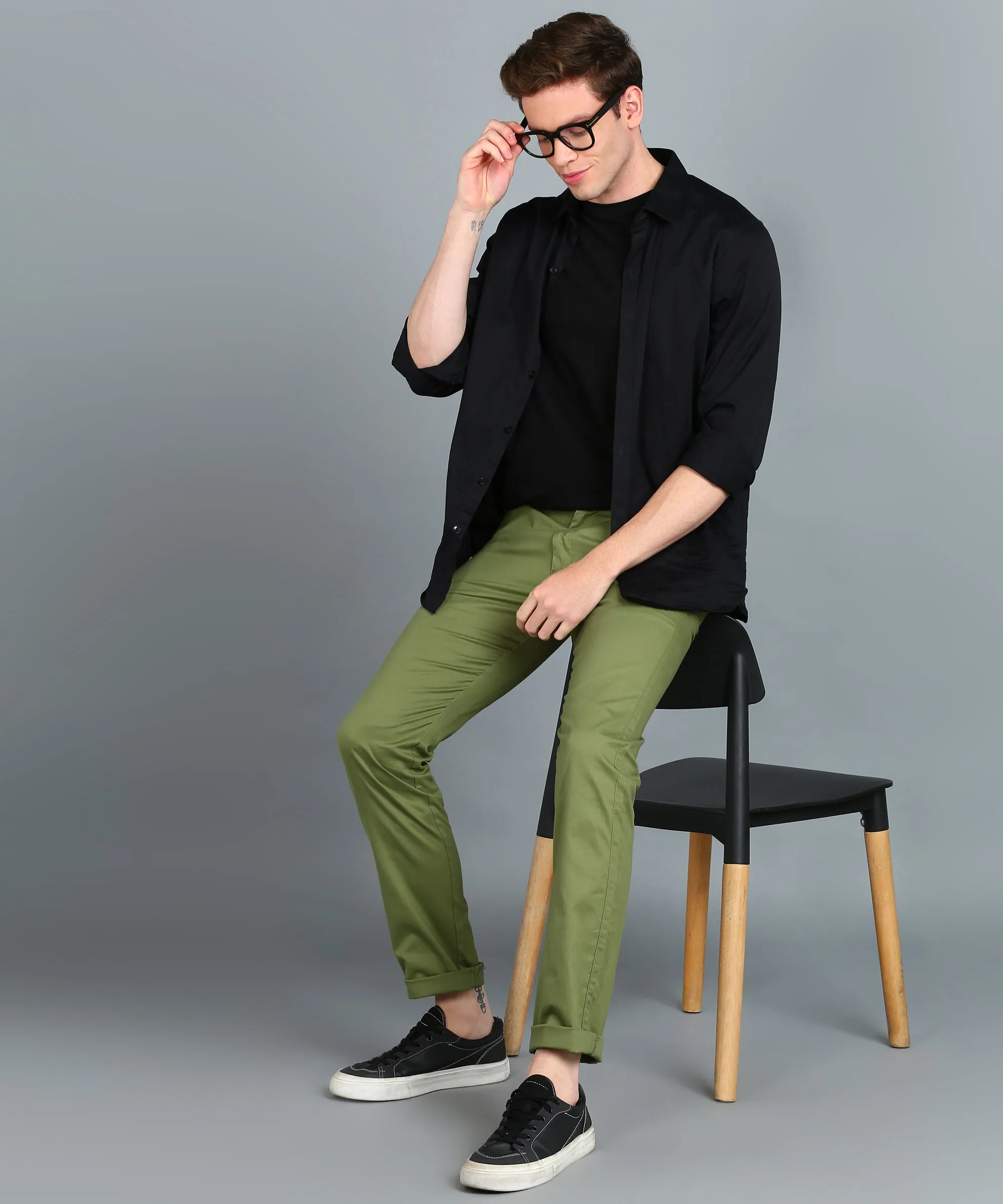 Men's Green Cotton Light Weight Non-Stretch Slim Fit Casual Trousers